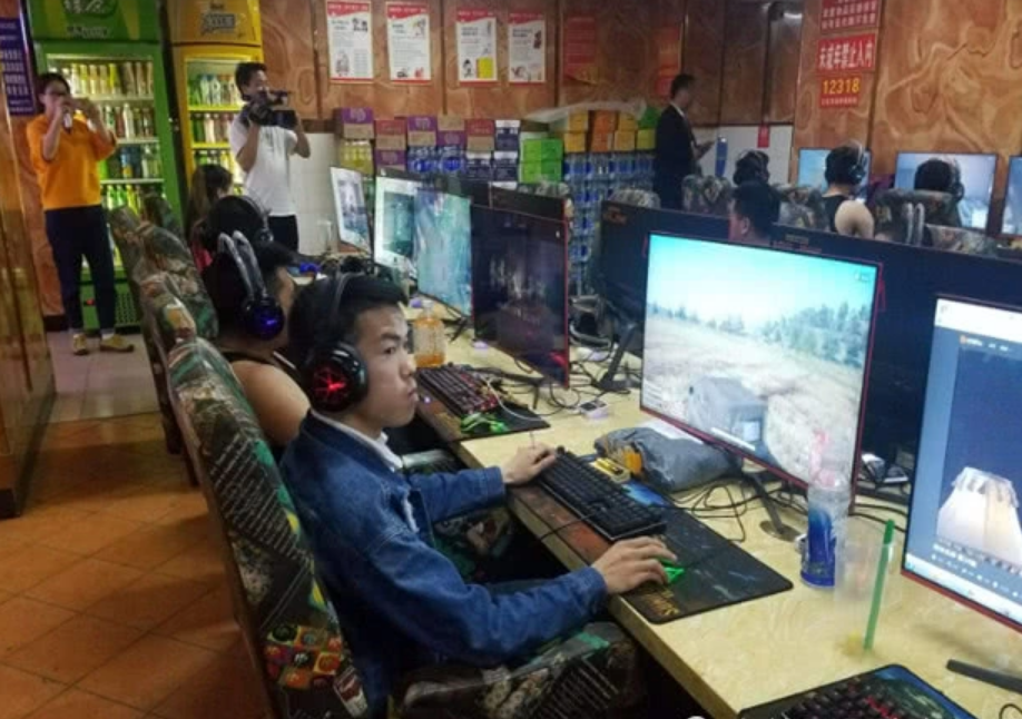 网吧能玩手机吗_网吧可以手机直接下机吗_可以在网吧上网的游戏手机
