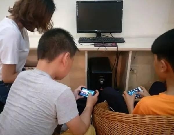 小孩玩控制手机游戏的软件_怎么控制小孩手机不玩游戏_小孩玩控制手机游戏好吗