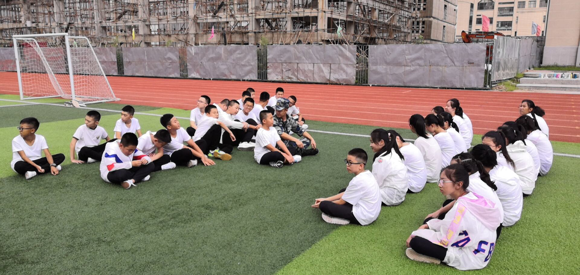 四百击_击的笔顺_击组词