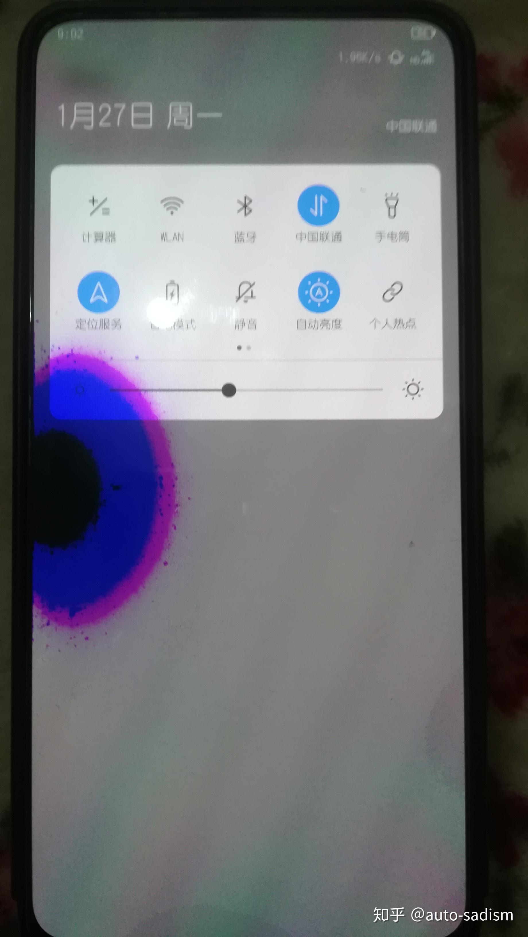 黑鲨手机触摸屏幕白点_黑鲨游戏手机屏幕有小白点_游戏出现白点