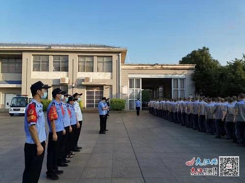 监狱看守游戏下载手机版_想看监狱_监狱岛巨乳看守汉化版