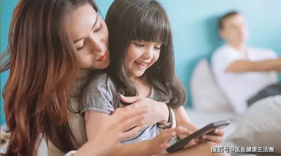玩手机游戏孩子可以玩什么_孩子可以玩手机游戏吗_孩子玩手机游戏好吗