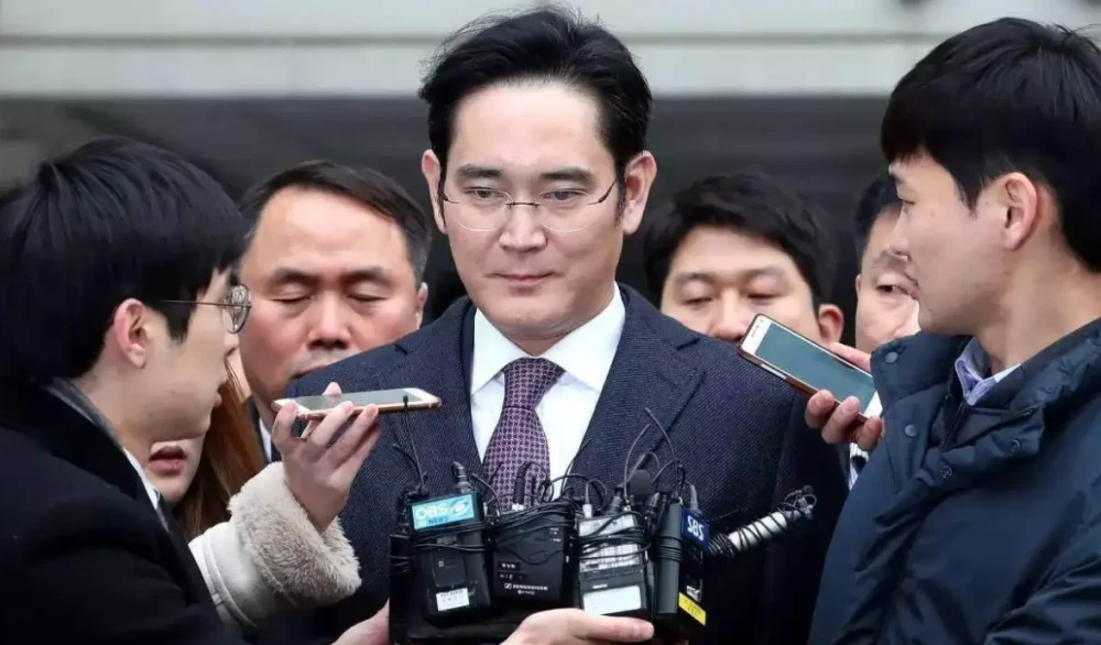 韩国翻盖智能手机_韩国翻盖手机游戏_韩国翻盖手机游戏叫什么