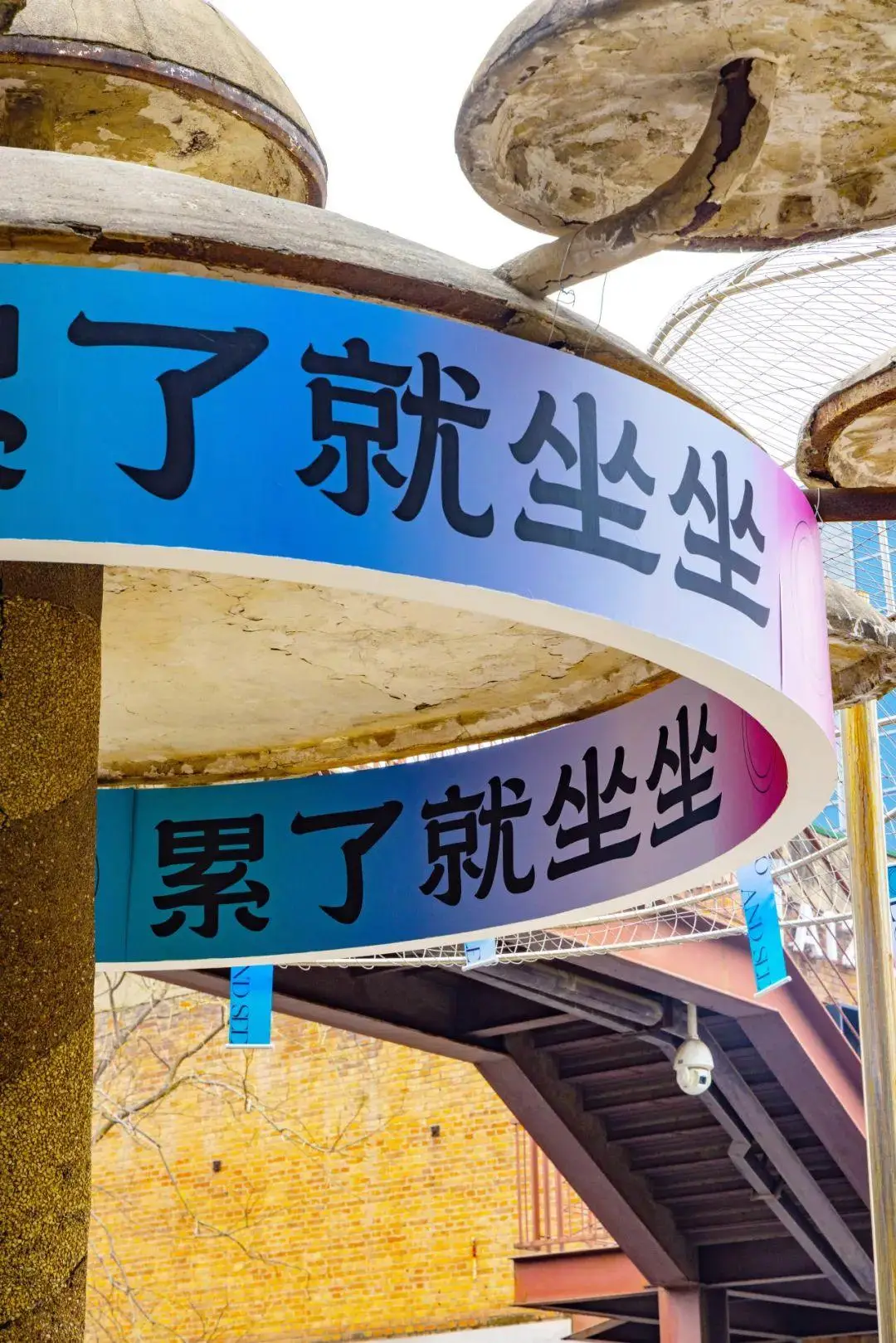 男子街头玩游戏搭讪_街头玩游戏套路女生_街头玩手机游戏的人叫啥