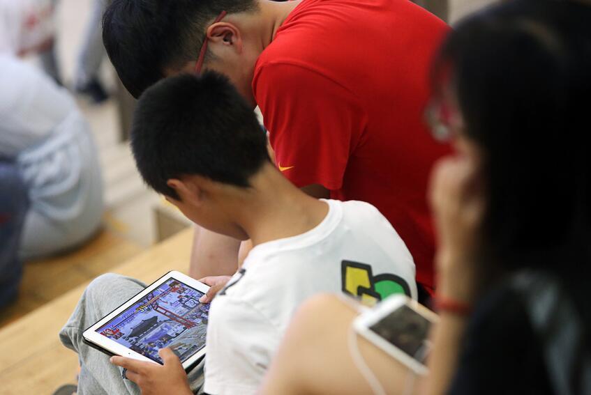 戒掉孩子手机瘾12个字_孩子戒不掉玩手机游戏咋办_孩子戒游戏瘾的最好方法